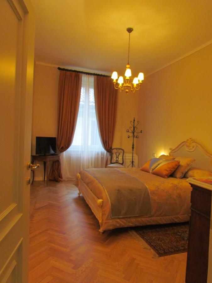 L'Approdo Di Sant'Agostino Bed & Breakfast โกโม ภายนอก รูปภาพ