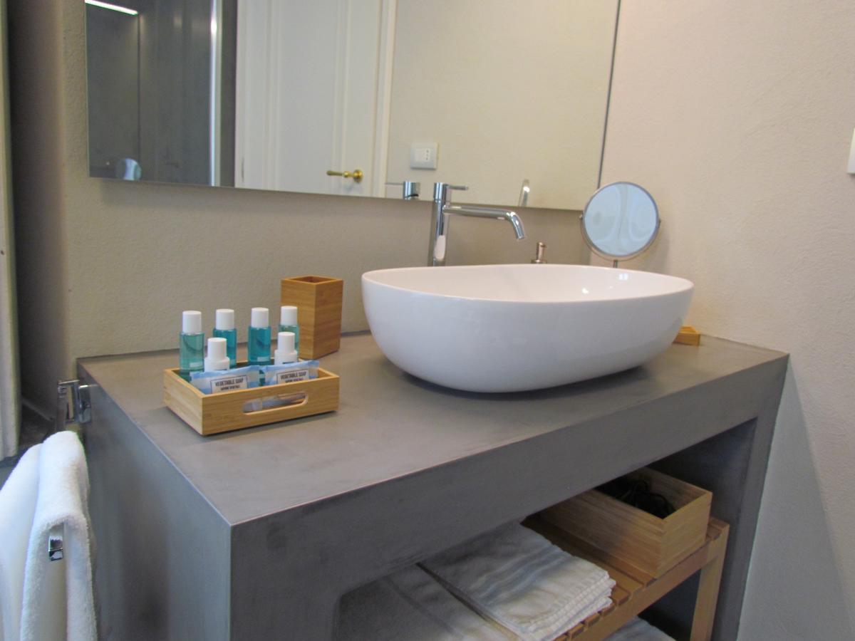 L'Approdo Di Sant'Agostino Bed & Breakfast โกโม ภายนอก รูปภาพ